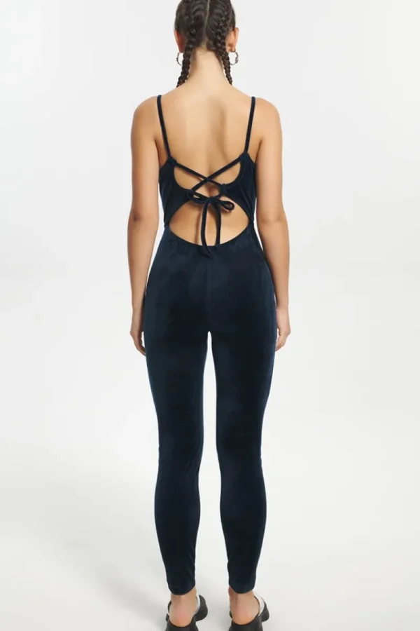 Kvinnor Juicy Couture Strappy Script Velour Jumpsuit